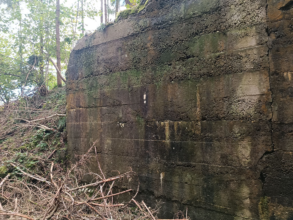 Massives Stollenportal der geheimen Untertageverlagerung Steinbutt Massives Stollenportal der geheimen Untertageverlagerung Steinbutt