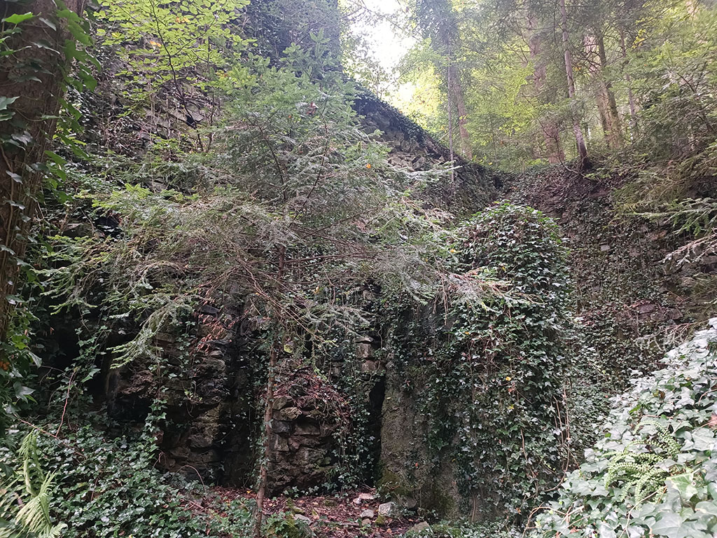 Brecheranlagenfundamente der Hartstein Werke Vulkan