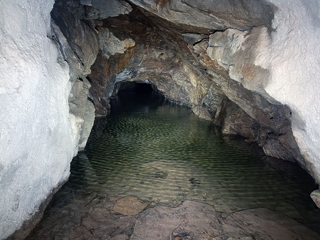 Stollen der Hartsteinwerke Vulkan und Personaleingang der U Verlagerung Barbe
